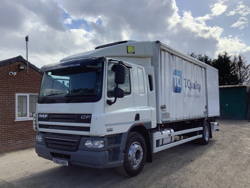 DAF CF 65.220 4X2 FRIDGE/CURTAINSIDER 2013