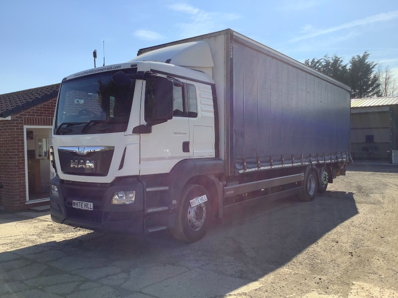 MAN TGS 26.360 6X2 REARLIFT CURTAINSIDER 2015